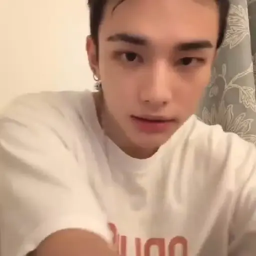 (_theffyyas) : Hyunjin . 🍨 21