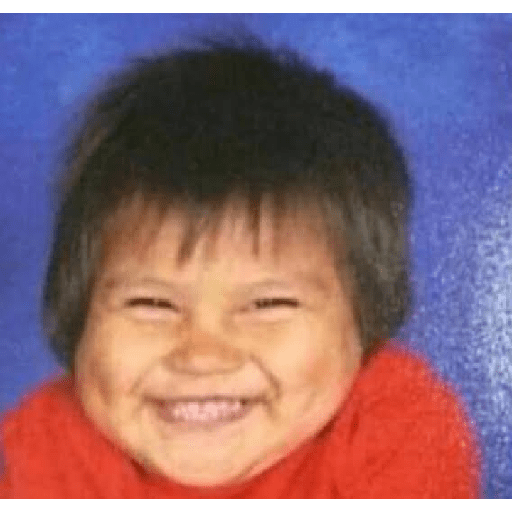 Niño cruzado de brazos 18