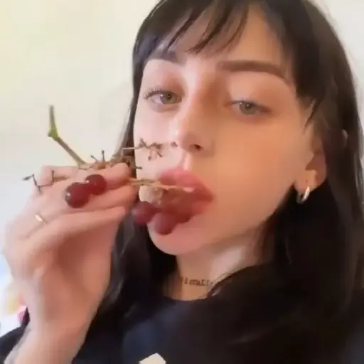 ✿᳘ ׄ ꒰᷼꒰ 🌺 Nicki Nicole. 18