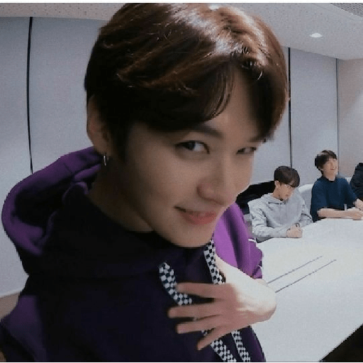 Jeongin<3 8