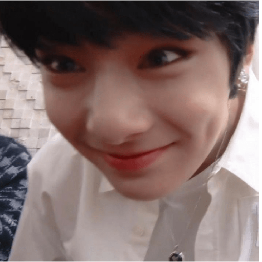 Jeongin<3 4