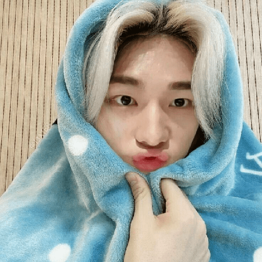 Jeongin<3 3