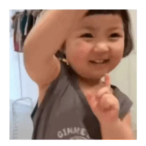 Bebé Coreana 🥺❤️✨ Movimiento sticker