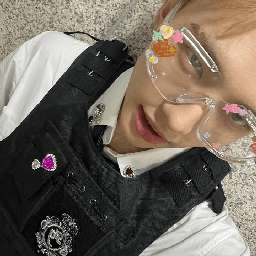 (  @porrazac  )  :  Hyunjin. 5