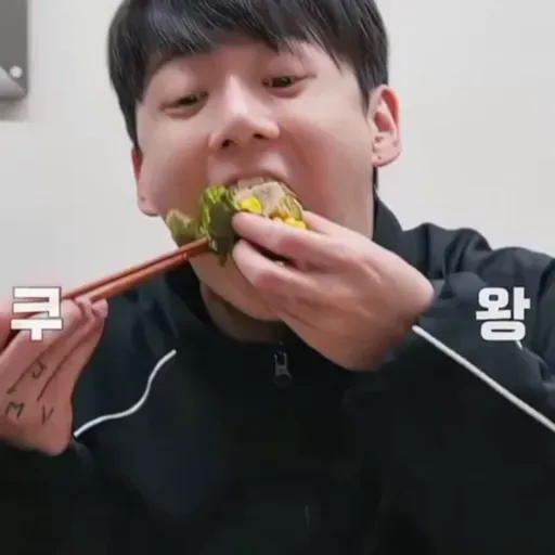 GIFs Comendo 🍽️ 16
