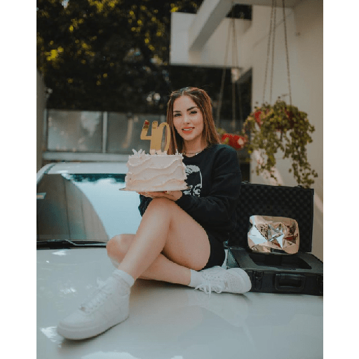 Kimberly loaiza 18