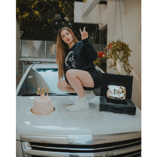 Kimberly loaiza 16