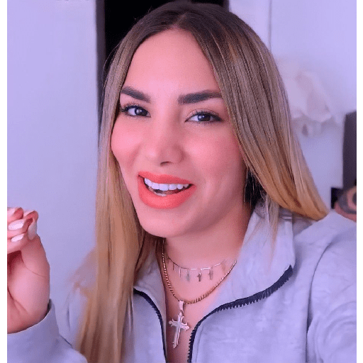 Kimberly loaiza 1