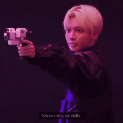 Pretty girls use guns 💖🫰🏼 9