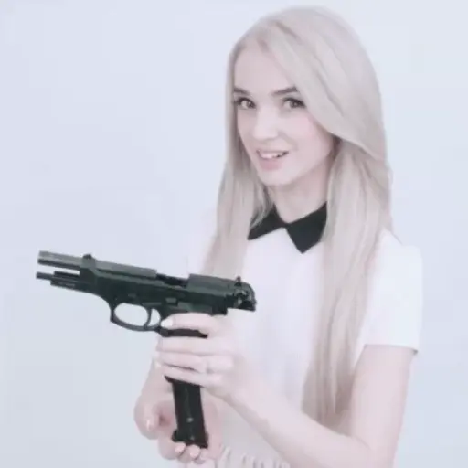 Pretty girls use guns 💖🫰🏼 8