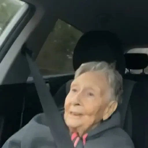 Abuelita tóxica 🗣️👵🏻