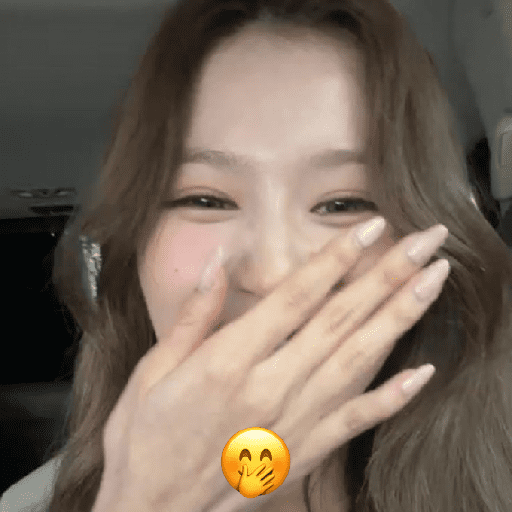 Sana imitando emojis ! ♡.  11