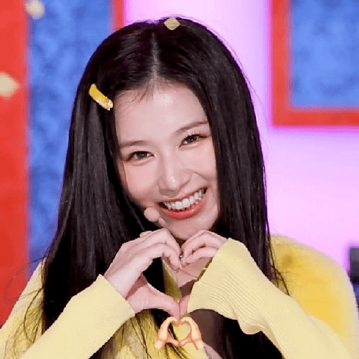 Sana imitando emojis ! ♡.  8
