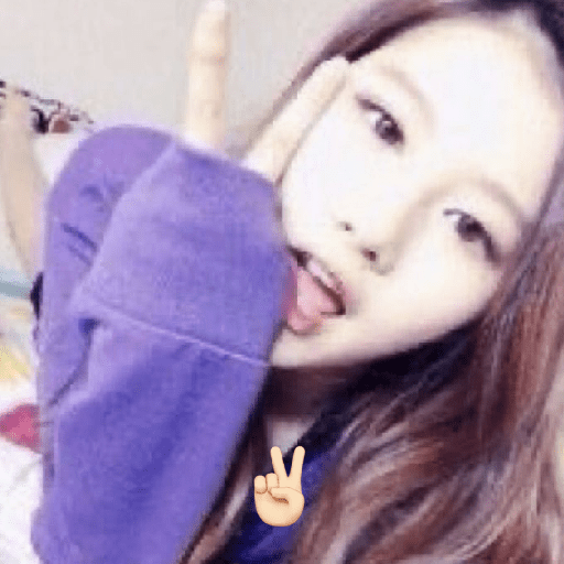 Sana imitando emojis ! ♡.  1