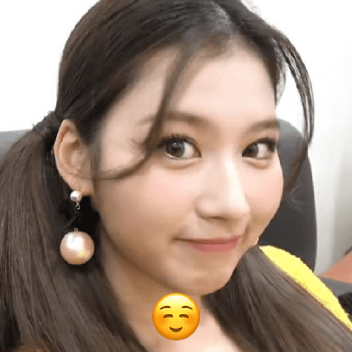 Sana imitando emojis ! ♡.  4