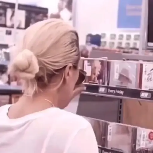 Lady Gaga 30