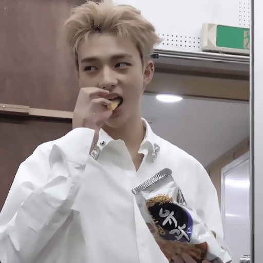 `` 🥐 ›› hyunjin  30