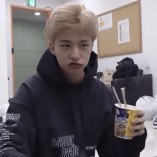 `` 🥐 ›› hyunjin  12