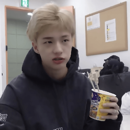 `` 🥐 ›› hyunjin  15