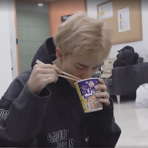 `` 🥐 ›› hyunjin  19