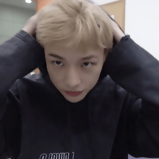`` 🥐 ›› hyunjin  20