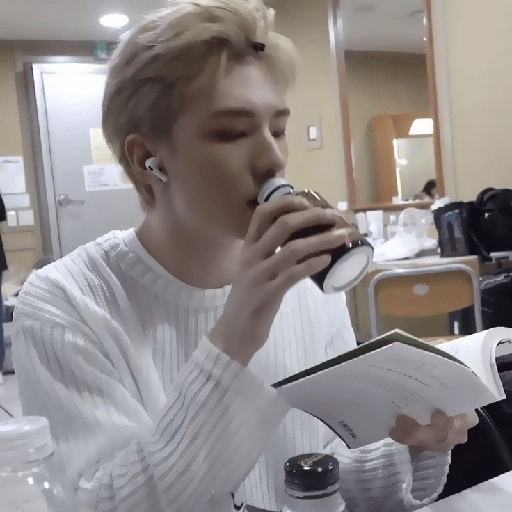 `` 🥐 ›› hyunjin  24