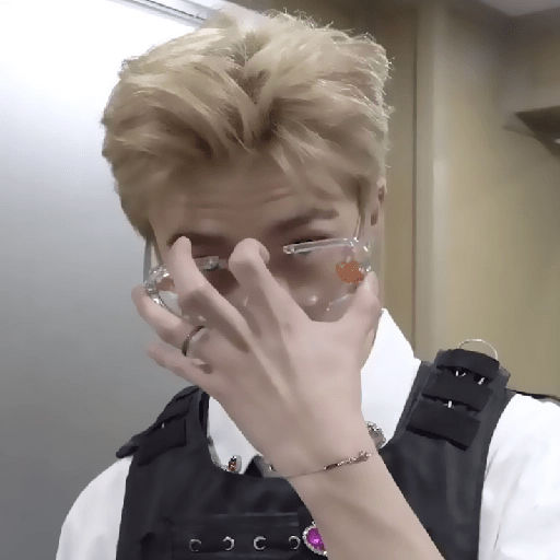 `` 🥐 ›› hyunjin  25