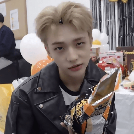 `` 🥐 ›› hyunjin  27