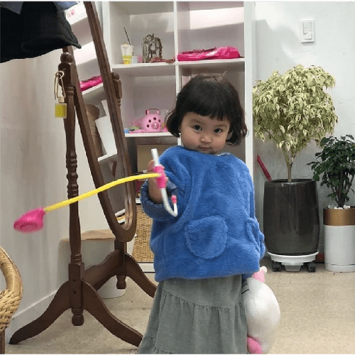 Niña 28